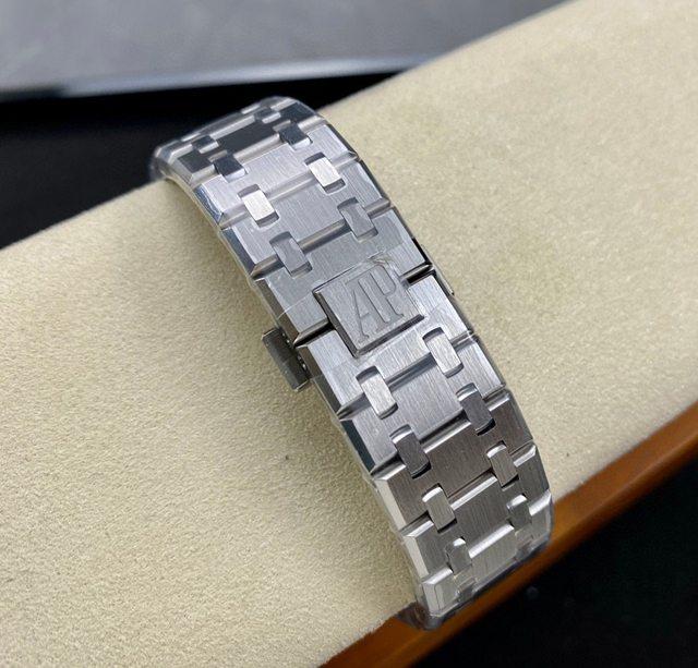 【AUDEMARS PIGUET】オーデマ・ピゲ スーパーコピー ロイヤル オーク オートマティック “50周年記念” ホワイト 41MM 15510ST.OO.1320ST.03【ZF工場出品】