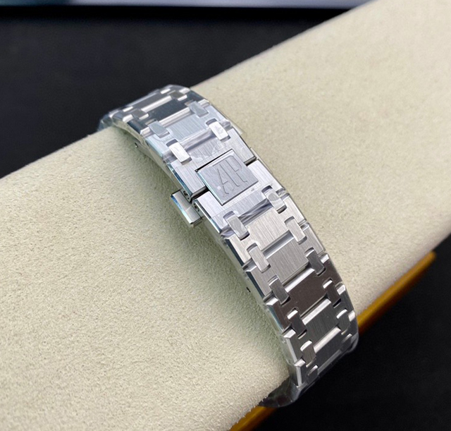 【AUDEMARS PIGUET】オーデマ・ピゲ スーパーコピー ロイヤルオーク エクストラフラット 40周年記念モデル ネイビーブルー 39mm  15202ST.OO.1240ST.01【ZF工場出品】