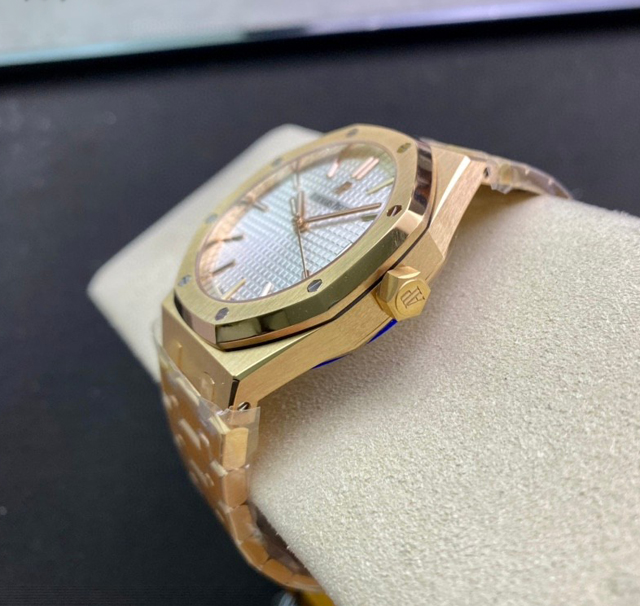 【AUDEMARS PIGUET】オーデマ・ピゲ スーパーコピー ロイヤルオーク ホワイト 41MM 15500OR.OO.1220OR.04【ZF工場出品】