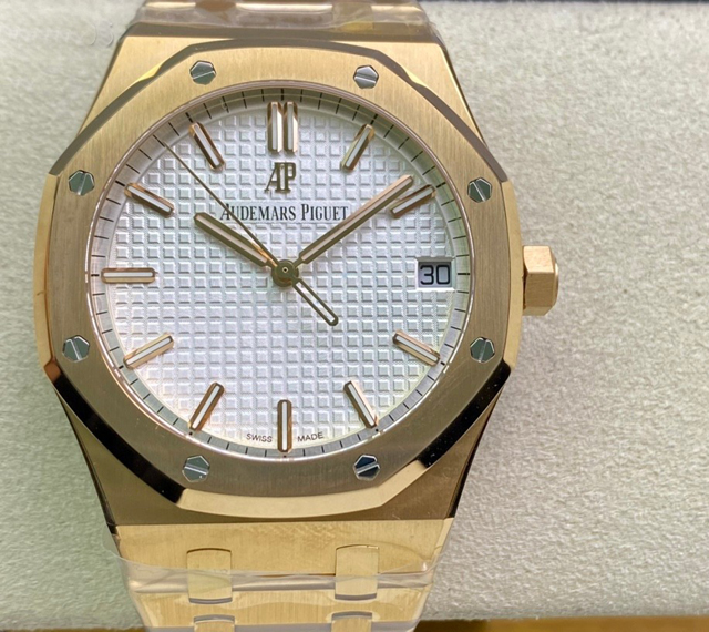 【AUDEMARS PIGUET】オーデマ・ピゲ スーパーコピー ロイヤルオーク ホワイト 41MM 15500OR.OO.1220OR.04【ZF工場出品】