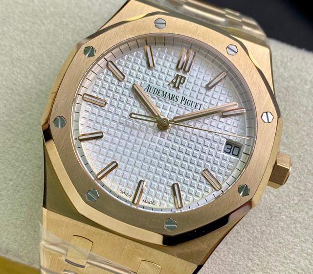 【AUDEMARS PIGUET】オーデマ・ピゲ スーパーコピー ロイヤルオーク ホワイト 41MM 15500OR.OO.1220OR.04【ZF工場出品】