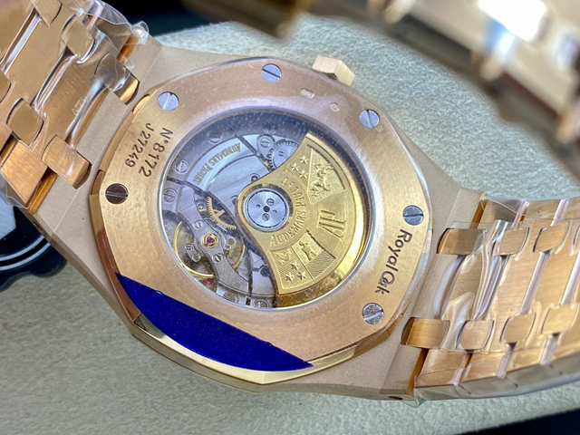 【AUDEMARS PIGUET】オーデマ・ピゲ スーパーコピー ロイヤルオーク ネイビーブルー 41MM 15400OR.OO.1220OR.03【ZF工場出品】