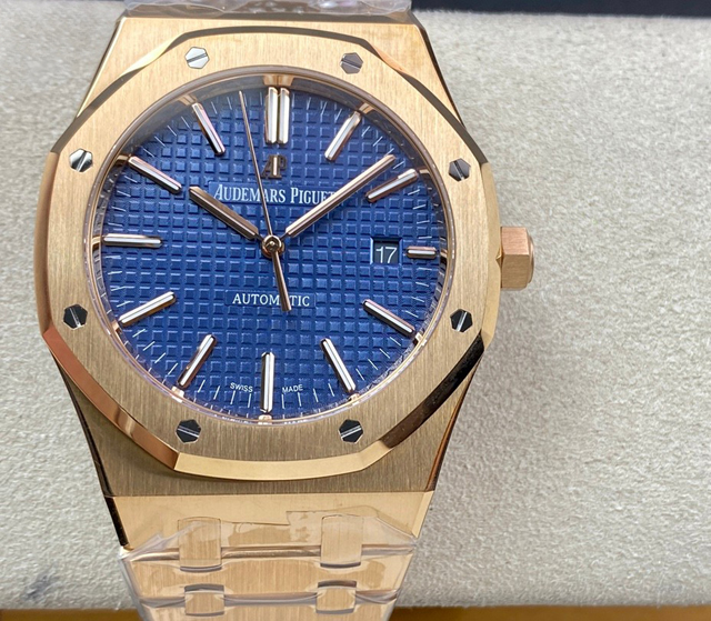 【AUDEMARS PIGUET】オーデマ・ピゲ スーパーコピー ロイヤルオーク ネイビーブルー 41MM 15400OR.OO.1220OR.03【ZF工場出品】