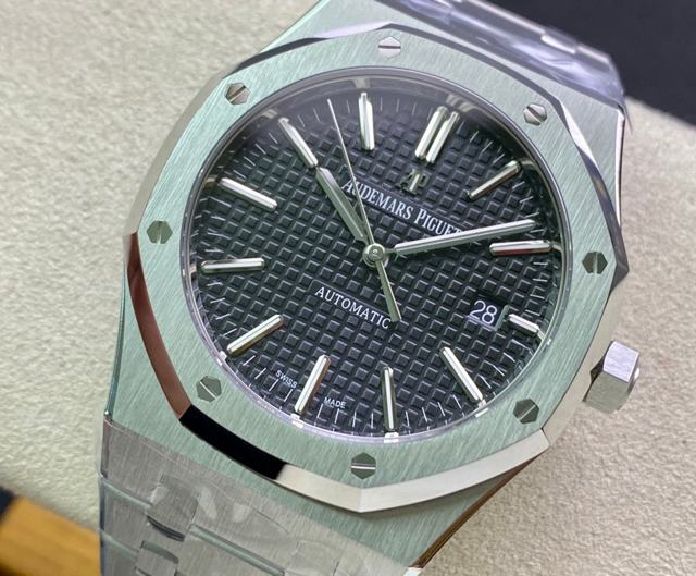 【AUDEMARS PIGUET】オーデマ・ピゲ スーパーコピー ロイヤルオーク ブラック 41MM 15400ST.OO.1220ST.01【ZF工場出品】