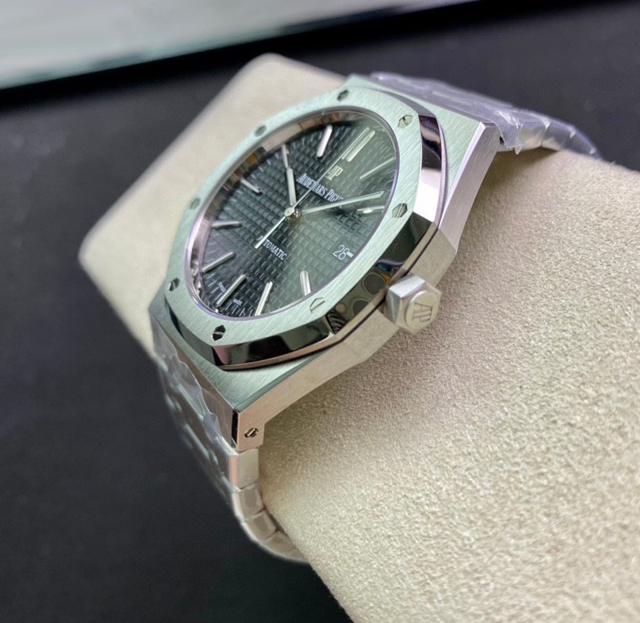 【AUDEMARS PIGUET】オーデマ・ピゲ スーパーコピー ロイヤルオーク ブラック 41MM 15400ST.OO.1220ST.01【ZF工場出品】