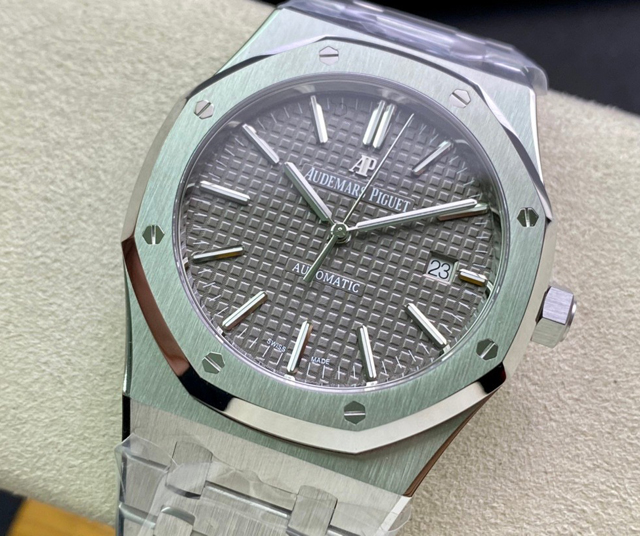 【AUDEMARS PIGUET】オーデマ・ピゲ スーパーコピー ロイヤルオーク グレー 41MM 15400ST.OO.1220ST.04【ZF工場出品】