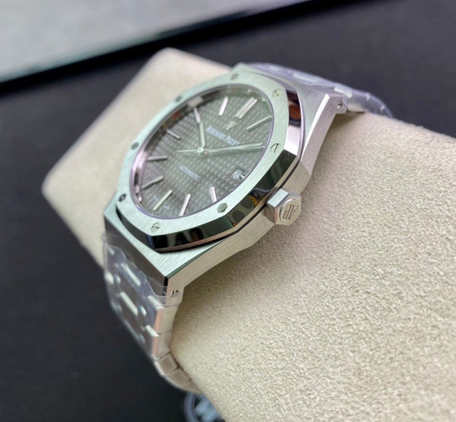 【AUDEMARS PIGUET】オーデマ・ピゲ スーパーコピー ロイヤルオーク グレー 41MM 15400ST.OO.1220ST.04【ZF工場出品】