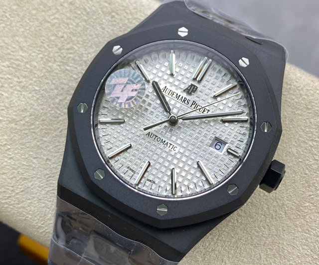 【AUDEMARS PIGUET】オーデマ・ピゲ スーパーコピー ロイヤルオーク DLC シルバーホワイト 41MM 15400【ZF工場出品】