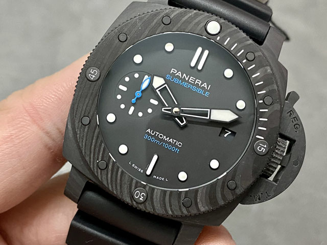 【OFFICINE PANERAI】パネライ スーパーコピー ルミノール サブマーシブル カーボテック PAM02231 42mm【VS工場出品】