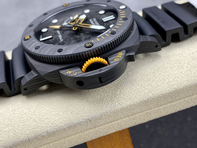 【OFFICINE PANERAI】パネライ スーパーコピー ルミノール サブマーシブル GMT カーボテック™ ネイビーシールズ PAM01324 44mm【VS工場出品】
