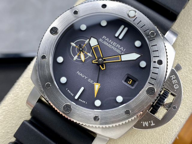 【OFFICINE PANERAI】パネライ スーパーコピー ルミノール サブマーシブル GMT ネイビーシールズ PAM01323 44mm【VS工場出品】