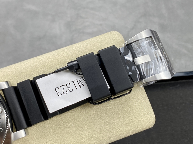 【OFFICINE PANERAI】パネライ スーパーコピー ルミノール サブマーシブル GMT ネイビーシールズ PAM01323 44mm【VS工場出品】