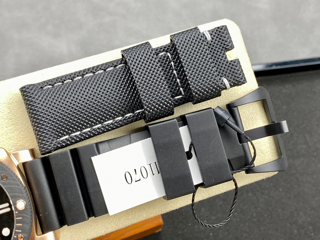 【OFFICINE PANERAI】パネライ スーパーコピー ルミノール サブマーシブル PAM01070 44mm【VS工場出品】