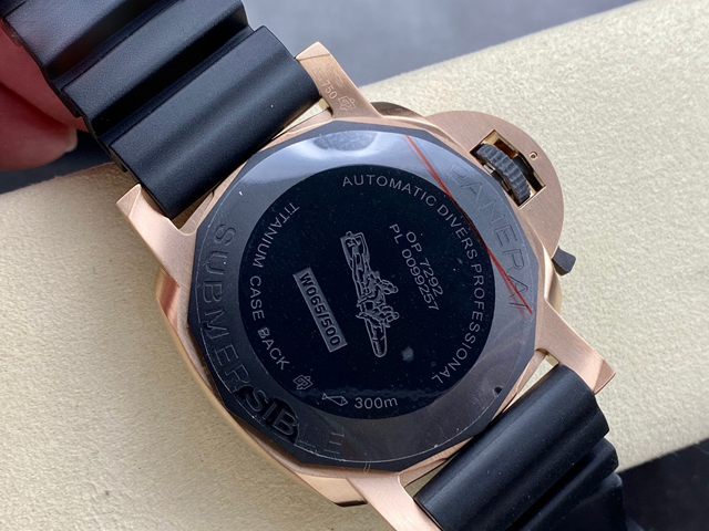 【OFFICINE PANERAI】パネライ スーパーコピー ルミノール サブマーシブル PAM01070 44mm【VS工場出品】