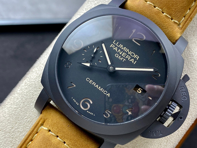 【OFFICINE PANERAI】パネライ スーパーコピー ルミノール 1950 3デイズ GMT オートマチック PAM00441 44mm【VS工場出品】