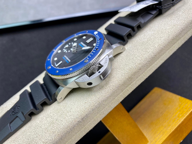 【OFFICINE PANERAI】パネライ スーパーコピー ルミノール サブマーシブル PAM01209 42mm【VS工場出品】