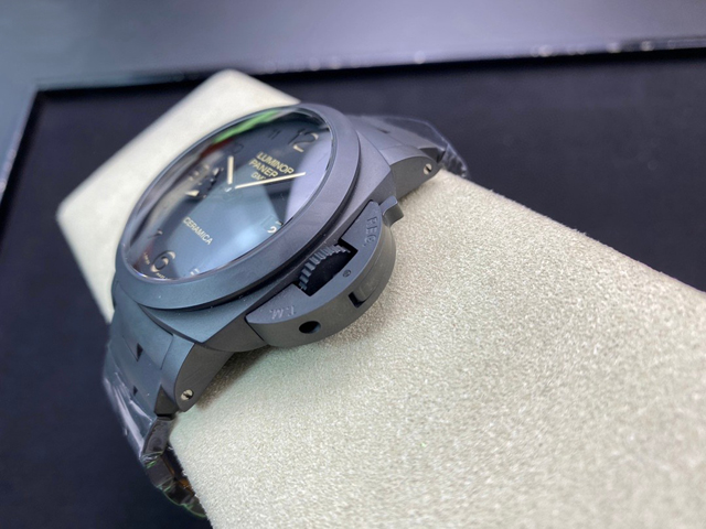 【OFFICINE PANERAI】パネライ スーパーコピー ルミノール 1950 3デイズ GMT オートマチック PAM00438 44mm【VS工場出品】