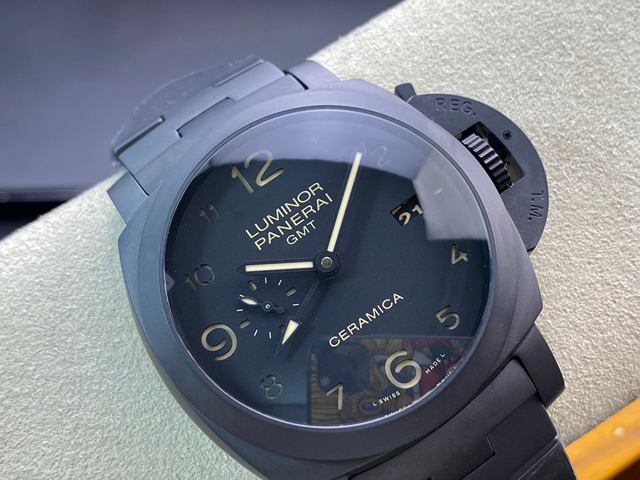 【OFFICINE PANERAI】パネライ スーパーコピー ルミノール 1950 3デイズ GMT オートマチック PAM00438 44mm【VS工場出品】
