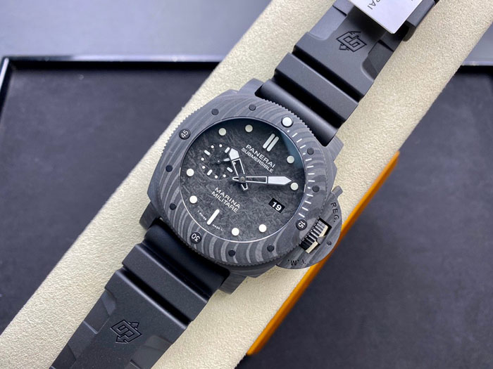 【OFFICINE PANERAI】パネライ スーパーコピー サブマーシブル マリーナ ミリターレ カーボテック PAM00979 47mm【VS工場出品】