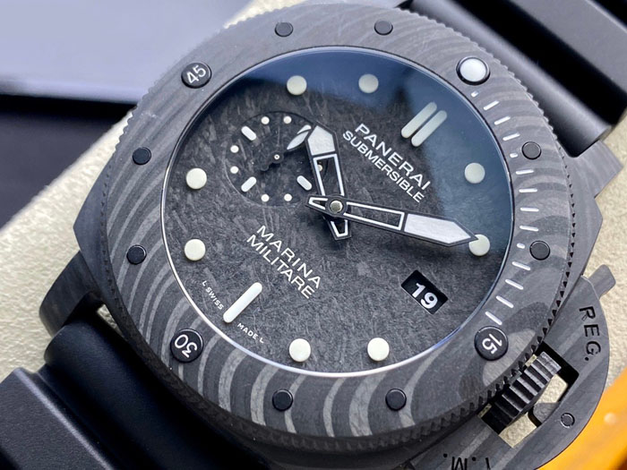 【OFFICINE PANERAI】パネライ スーパーコピー サブマーシブル マリーナ ミリターレ カーボテック PAM00979 47mm【VS工場出品】