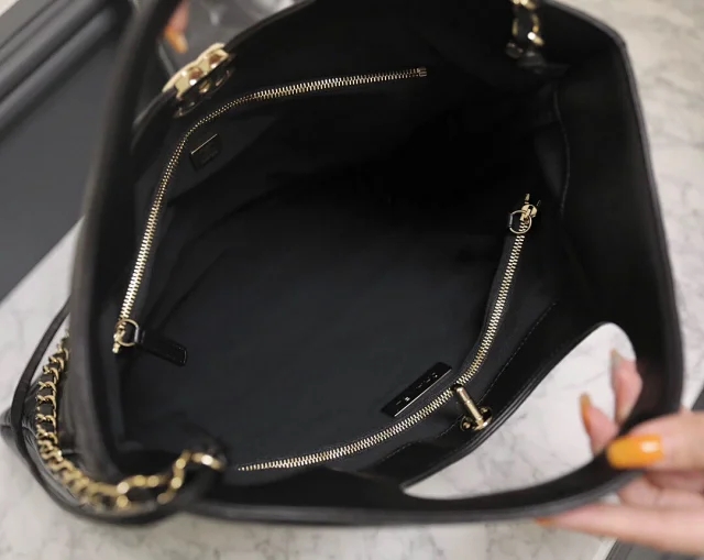 【CHANEL】シャネル スーパーコピー 23ss ブラック 31 ラージ ショッピング バッグ（AS1010 B03880 94305）