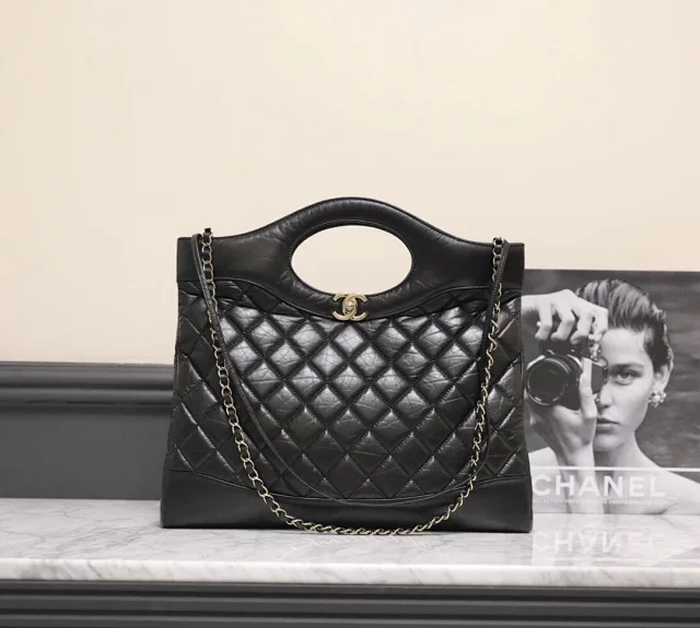 【CHANEL】シャネル スーパーコピー 23ss ブラック 31 ラージ ショッピング バッグ（AS1010 B03880 94305）