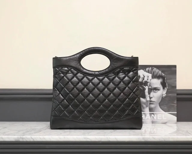 【CHANEL】シャネル スーパーコピー 23ss ブラック 31 ラージ ショッピング バッグ（AS1010 B03880 94305）