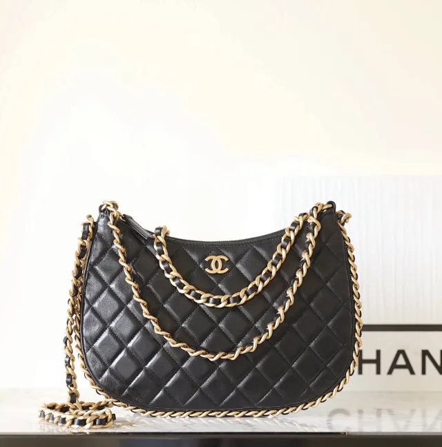 【CHANEL】シャネル スーパーコピー 23s 新作 ラージ ホーボー バッグ (AS4368 B13699 94305)