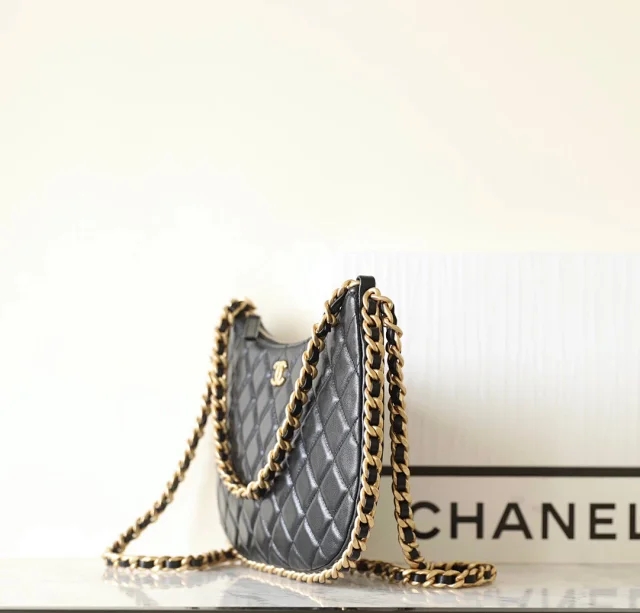 【CHANEL】シャネル スーパーコピー 23s 新作 ラージ ホーボー バッグ (AS4368 B13699 94305)