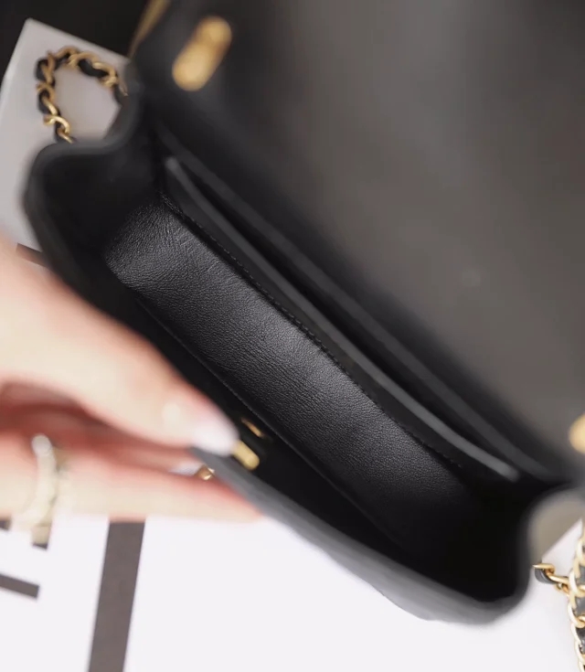 【CHANEL】シャネル スーパーコピー パールチェーン ミニ フラップ バッグ ブラック（AS4385 B15773 94305）