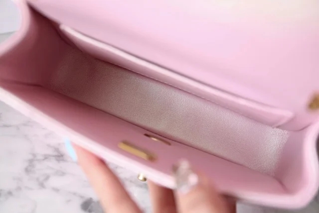 【CHANEL】シャネル スーパーコピー パールチェーン ミニ フラップ バッグ ピンク（AS4385 B15773）