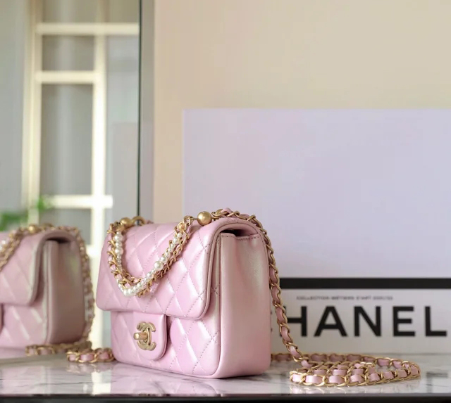 【CHANEL】シャネル スーパーコピー パールチェーン ミニ フラップ バッグ ピンク（AS4385 B15773）