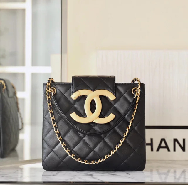 【CHANEL】シャネル スーパーコピー ビッグロゴ ショッピングバッグ チェーンバッグ ブラック（AS4596 B15010 94305）