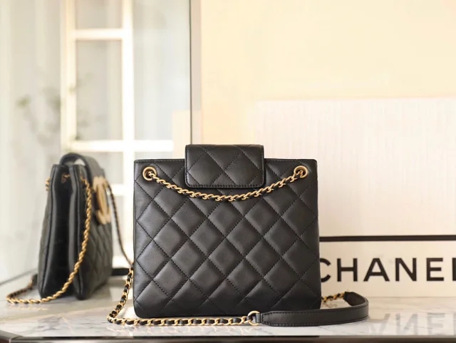 【CHANEL】シャネル スーパーコピー ビッグロゴ ショッピングバッグ チェーンバッグ ブラック（AS4596 B15010 94305）