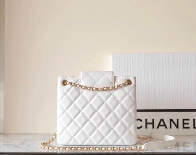  【CHANEL】シャネル スーパーコピー ビッグロゴ ショッピングバッグ チェーンバッグ ホワイト（AS4596 B15010 10601）