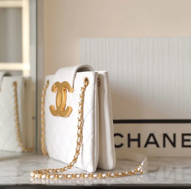  【CHANEL】シャネル スーパーコピー ビッグロゴ ショッピングバッグ チェーンバッグ ホワイト（AS4596 B15010 10601）
