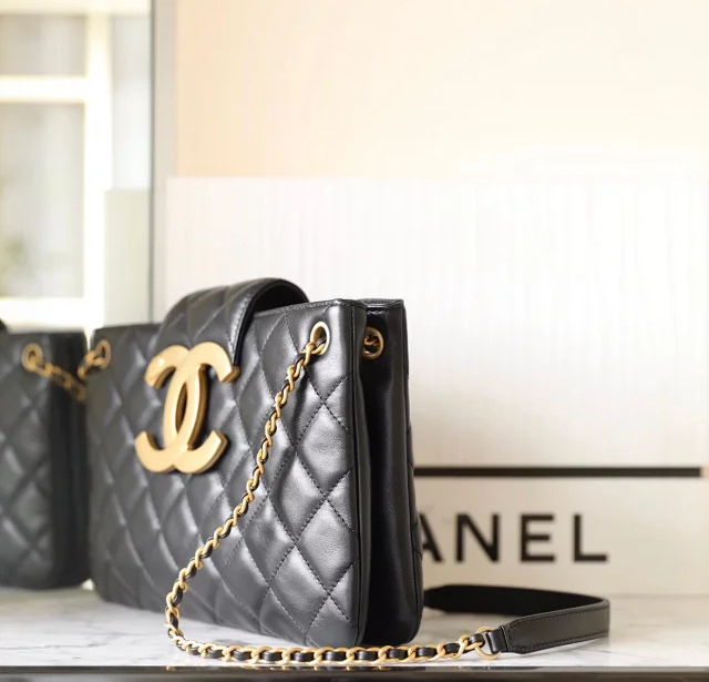 【CHANEL】シャネル スーパーコピー 大きなロゴマーク ショッピングバッグのハンドバッグ ブラック CHANEL 001