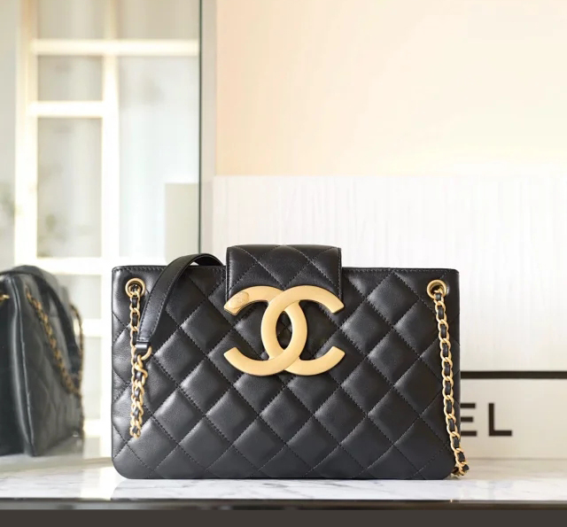 【CHANEL】シャネル スーパーコピー 大きなロゴマーク ショッピングバッグのハンドバッグ ブラック CHANEL 001
