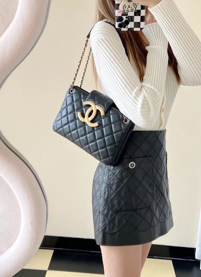 【CHANEL】シャネル スーパーコピー 大きなロゴマーク ショッピングバッグのハンドバッグ ブラック CHANEL 001