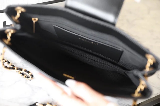 【CHANEL】シャネル スーパーコピー 大きなロゴマーク ショッピングバッグのハンドバッグ ブラック CHANEL 001