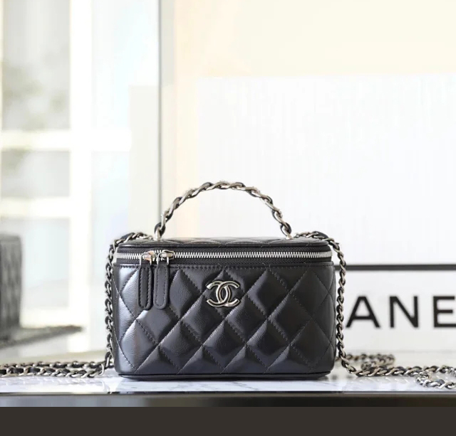 【CHANEL】シャネル スーパーコピー チェーンクラッチ バニティバッグ（AP3593 B14291 10601）