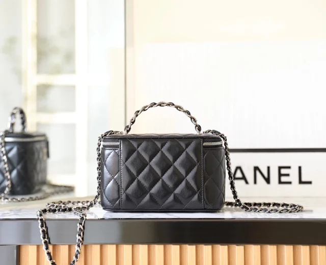 【CHANEL】シャネル スーパーコピー チェーンクラッチ バニティバッグ（AP3593 B14291 10601）