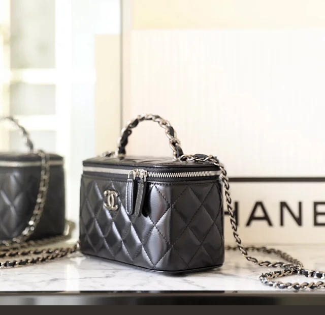 【CHANEL】シャネル スーパーコピー チェーンクラッチ バニティバッグ（AP3593 B14291 10601）