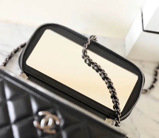 【CHANEL】シャネル スーパーコピー チェーンクラッチ バニティバッグ（AP3593 B14291 10601）