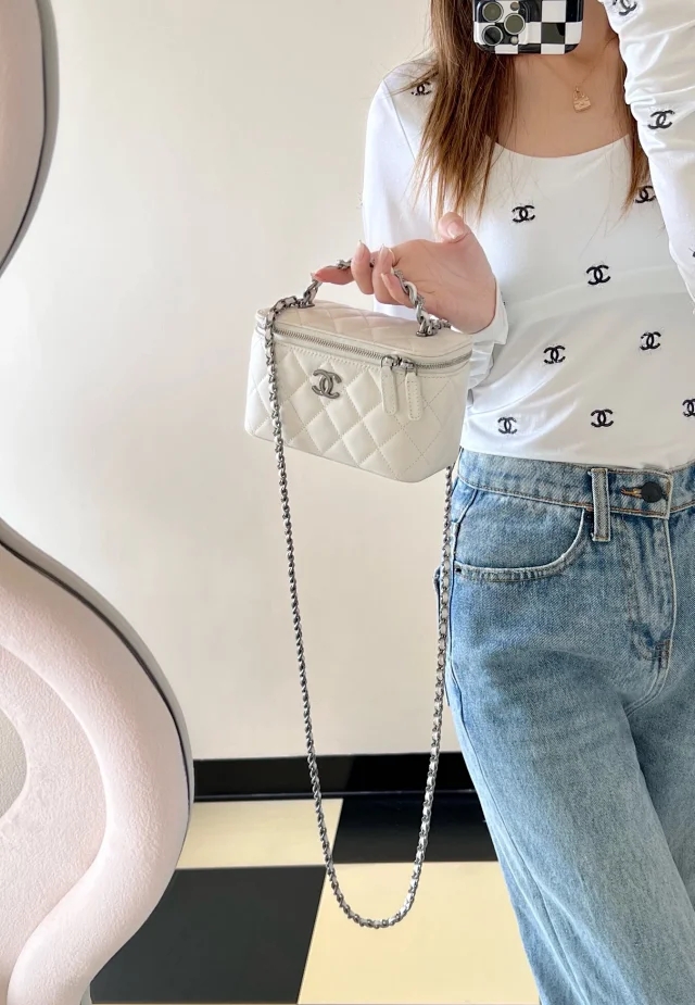 【CHANEL】シャネル スーパーコピー チェーンクラッチ バニティバッグ（AP3593 B14291 10601）