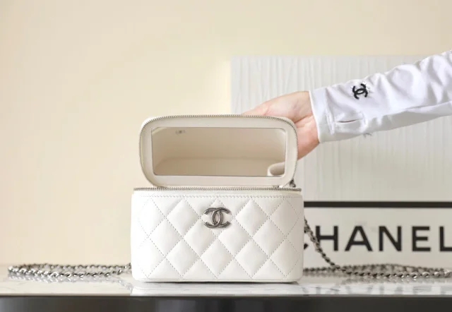 【CHANEL】シャネル スーパーコピー チェーンクラッチ バニティバッグ（AP3593 B14291 10601）