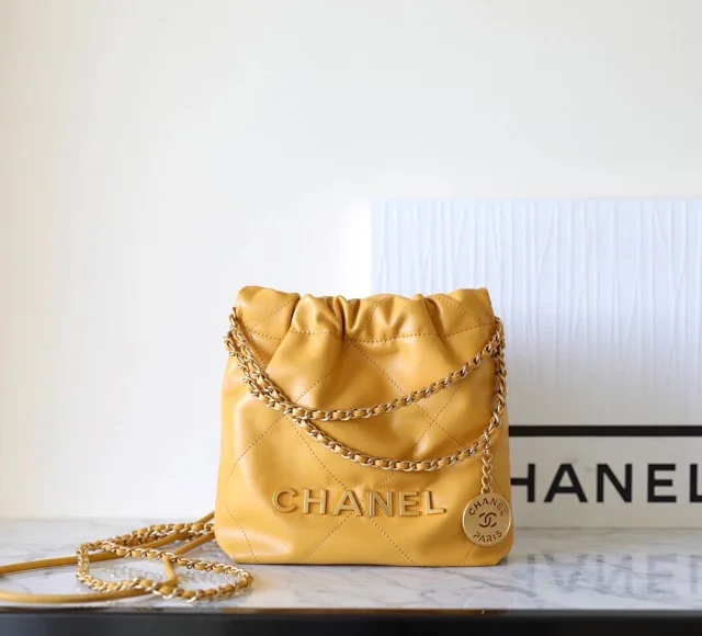 【CHANEL】シャネル スーパーコピー 23A ミニトートバッグ 22bag カーフスキン マスタード（AS3980）