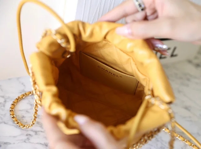 【CHANEL】シャネル スーパーコピー 23A ミニトートバッグ 22bag カーフスキン マスタード（AS3980）
