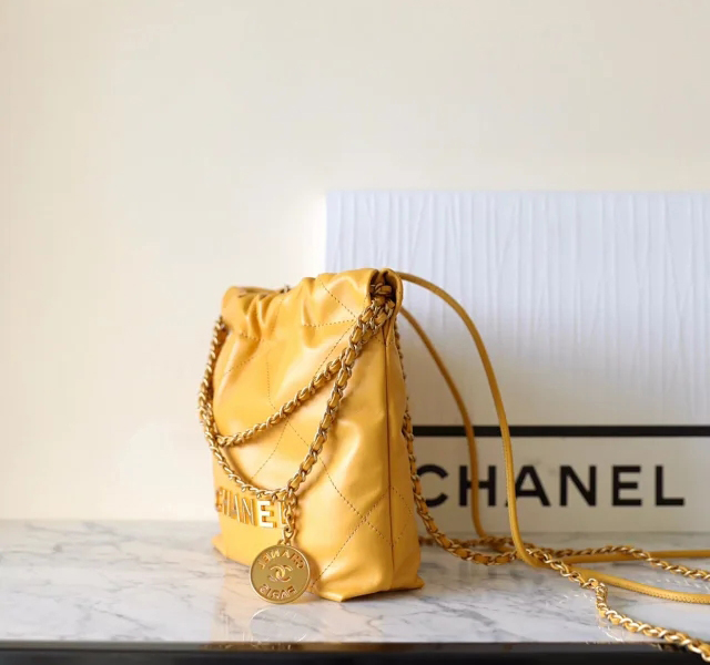 【CHANEL】シャネル スーパーコピー 23A ミニトートバッグ 22bag カーフスキン マスタード（AS3980）