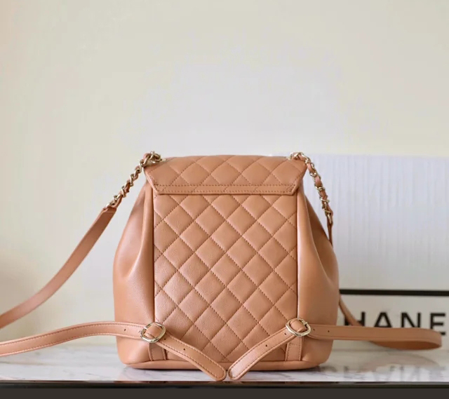 【CHANEL】シャネル スーパーコピー スモール バックパック カーフスキン（AS2908 B09750 NU907）